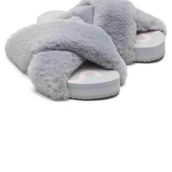 Tom’s Susie Slippers - Picture 2 of 4